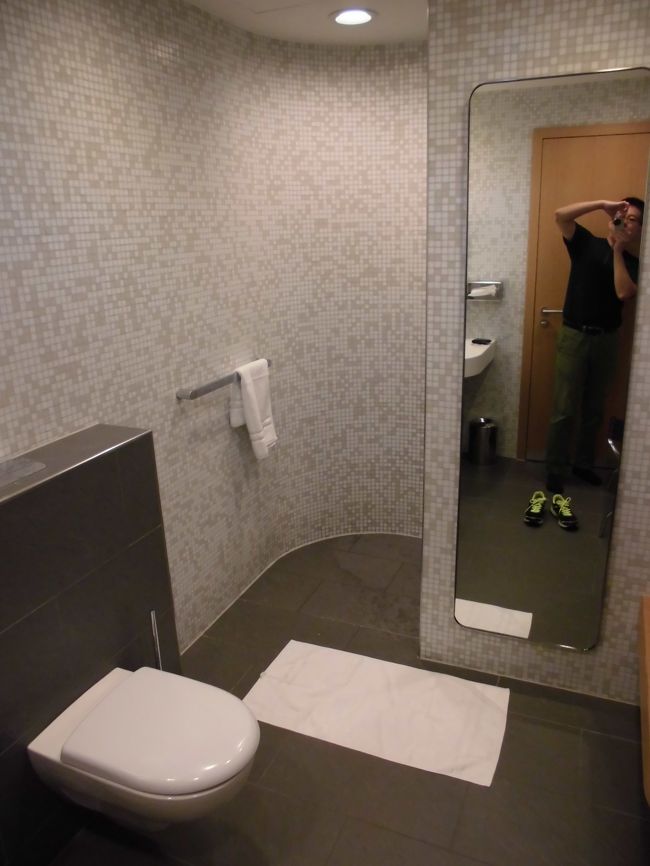 最後のお土産購入した後は、ラウンジでまたまたシャワー。<br />リフレッシュして、ビールへ！