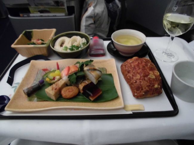 和食を選択<br />蕎麦がおいしかったです。<br />ドイツワインもなかなかでした。