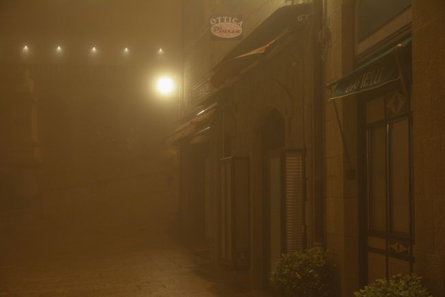 足を踏み入れた旧市街。<br /><br />ここはどこか、撮影のセットなのか？<br />これが実際に存在する街なのか？<br /><br />