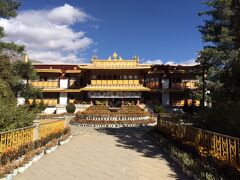 ノルブリンカのタクテン・ポタン。
チベットの歴史が描かれた壁画で有名です。
中は西洋風の建物