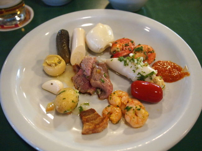 まさいがとったのはこれだけ<br />他にもいっぱい美味しそうなのがあったけど<br />あとに『肉』が控えてるので我慢がまん<br /><br />この分量でだいたい８００円くらい