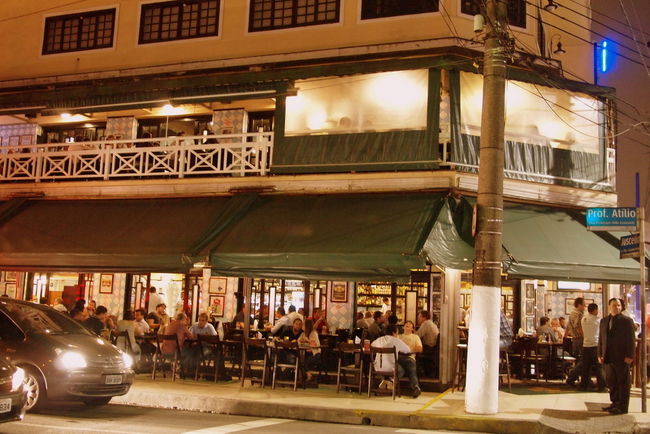 実はこのお店来る前、<br />『鉄板焼き食べに行こう！』といわれて<br />少々がっかりしていた<br />ふつうの鉄板焼きなら<br />日本で食べられるからね<br /><br />でも予想を大きくハズして<br />こんなにすばらしい鉄板焼き<br />ほんとに美味しかったよ〜♪<br /><br />きっと、この日のこの肉のこと<br />一生忘れないと思う。<br /><br />ごちそうさまでした♪<br /><br /><br />■ブラジルの話　ぜんぶ<br />http://510510.blog60.fc2.com/blog-category-41.html<br /><br />──────────<br />【訪問日】　2013年1月　<br />【店名】　Bar Do Juarez<br />【ジャンル】　バー　<br />【住所】　Avenida Presidente Juscelino Kubitschek, 1164, Sao Paulo<br />【キーワード】　バー　BAR　肉　牛肉　鉄板焼き　ブラジル　Brazil Brasil<br />──────────<br />