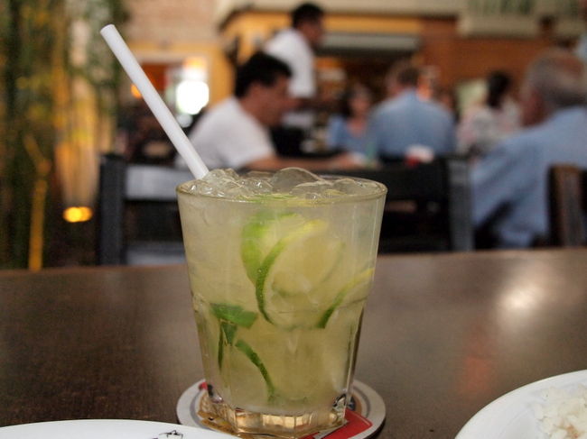 最初にオーダーしたカイピリーニャ<br />すごく美味しいのであっというまに<br />なくなっちゃって、おかわり<br /><br />これ、ほんとに旨いので<br />グビグビいっちゃうよ<br />