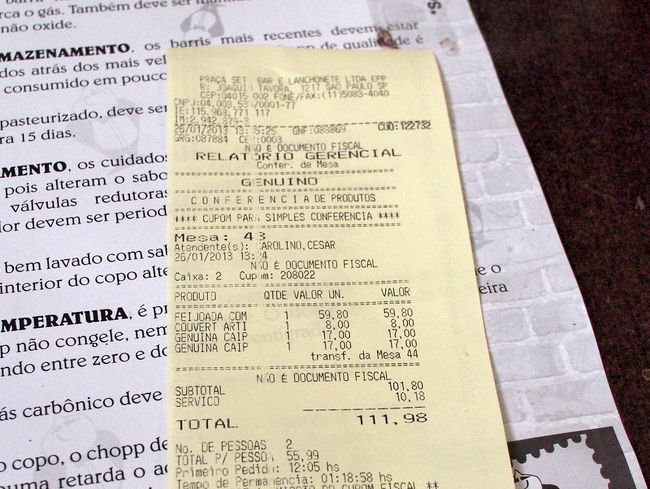 とっても旨いフェジョアーダを<br />たらふく食べて<br />カイピリーニャを２杯飲んで<br />そして、素敵な演奏付きで<br />全部で１１０レアル強<br />日本円で５０００円ほど<br /><br />土曜日のランチタイムに食べるという<br />ブラジルの伝統食の『フェジョアーダ』<br /><br />日本のお店ではなかなかおめにかかれないものを<br />ほんとに美味しくたっぷりいただきました。<br /><br /><br /><br />■ブラジルの話ぜんぶ<br />http://510510.blog60.fc2.com/blog-category-41.html<br /><br />■地図：https://goo.gl/maps/PVZKa<br /><br />──────────<br />【訪問日】　2013年1月　<br />【店名】　Chopperia Genuino<br />【ジャンル】　フェジョアーダ<br />【住所】Rua Joaquim Tavora, 1217, Vila Mariana Sao Paulo, Brazil<br />【キーワード】　Feijoada フェジョアーダ　ブラジル　Brazil Brasil<br />──────────