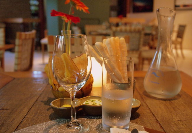 サンパウロについてから<br />なにか美味しいお料理を食べてたいなと<br />ネットをリサーチしていて見つけたこのお店<br /><br />　■Brasil a gosto<br /><br />その記事に掲載されていた<br />素敵なお料理の数々に目が釘付けになり、<br />ぜったい行ってみたいと思った。<br /><br />これだけのお料理を出すレストランだから<br />当然、予約が必要。<br /><br />ブラジルはポルトガル語が基本なので<br />ことばが通じるか不安だったが<br />明るい感じの女性が片言英語で対応してくれて、<br />翌日の夜に予約を取ることができた。