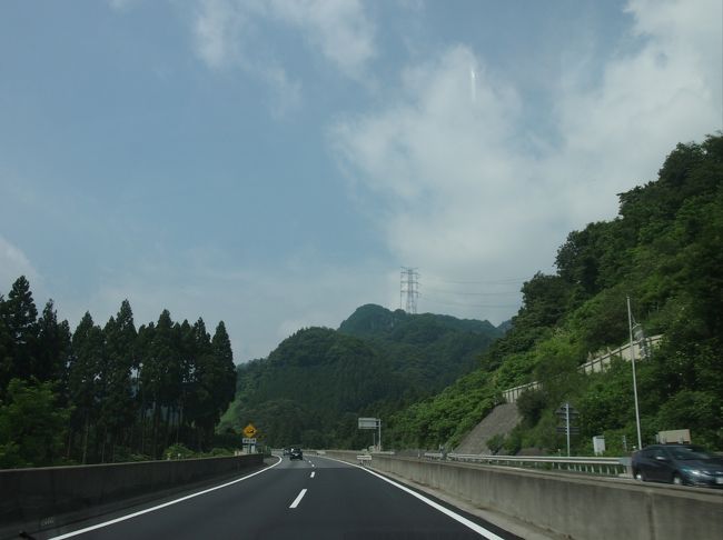 朝8時過ぎに家を出て、太田桐生ICから高速を使い関西方面へ向かいました