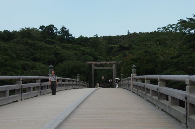 内宮の橋は右側通行です