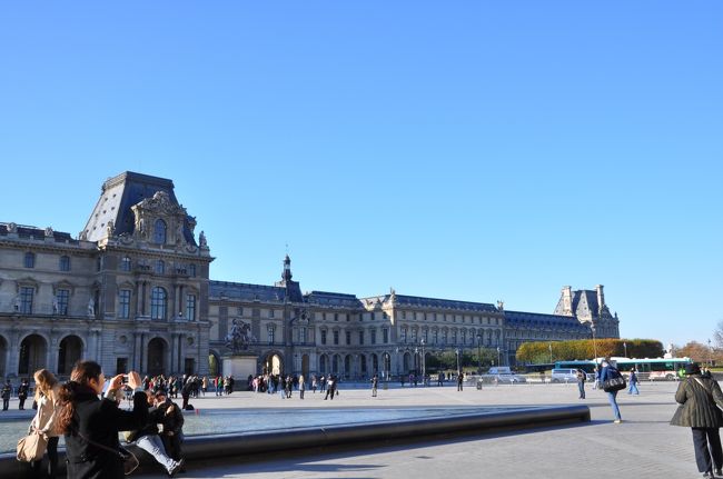 渋滞の中、ルーブルに到着。<br />スタッフミーティング終わっており、入館可能らしい。