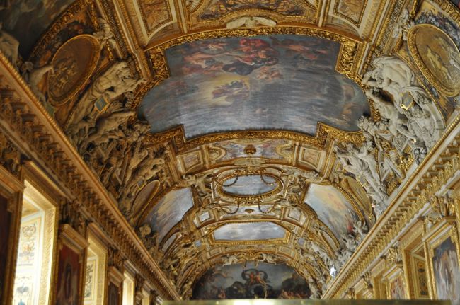 ルーブルも建物、たいしたもんだ。