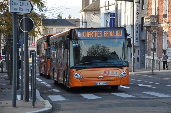 ルーブル美術館、見学終了後、歩いてレストランで昼食。<br /><br />印象にない、写真もない。<br /><br />食後、９０ｋｍ　１時間４０分　シャルトルへ移動し、到着。<br /><br />