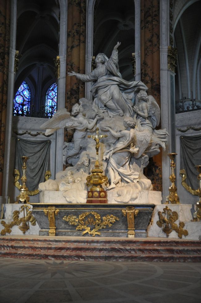 シャルトル大聖堂、なかなか良いですよ。