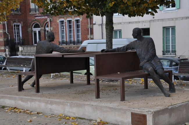 よっ。モンサンミッシェルで、また。