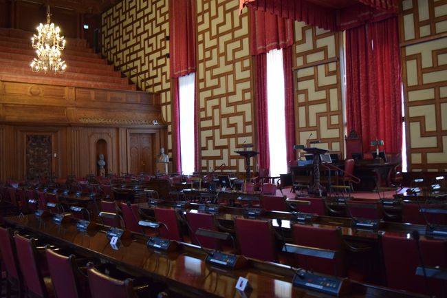 ちょうど市議会が行われていない時だったので、市議会の中も見学することができました。