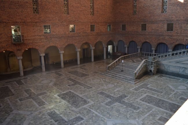 黄金の間のベランダから、1番はじめに行った青の間がみえます。