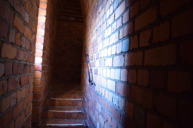 少し改案は狭くなりますが、ちょっとなだらかな感じになってきました。<br />上までもう少し〜<br /><br />狭いのですれ違う時は譲り合いの心が大切です