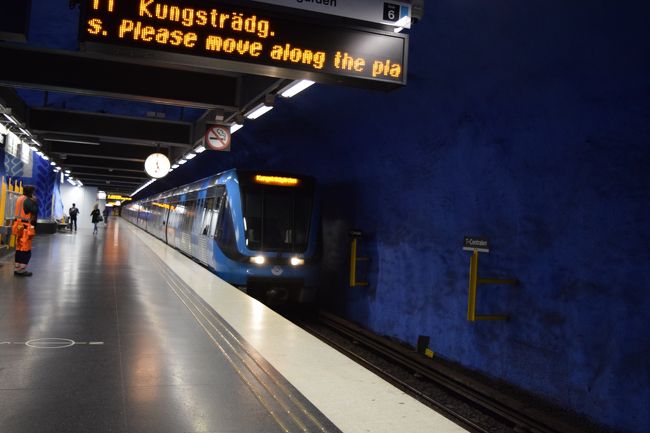 ストックホルムカードがあるし、地下鉄も乗り放題なので、試しに1区間だけ乗ってみました。