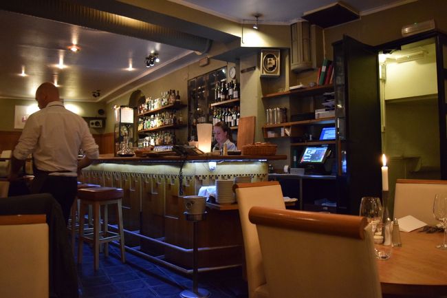 今日はね。。。トナカイの肉を食べたくて。。。<br /><br />せっかくだからね。。。<br /><br />ガムララタンのレストランにやってきました。<br />ジョギングもしたので、何となく位置関係はばっちりです