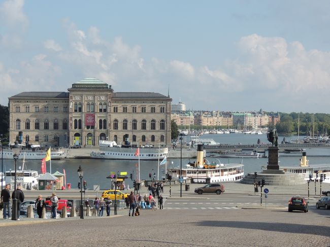 宮殿に上っていく坂から、港を眺めたところ<br /><br />思わず、声をあげました<br />きれい〜<br />お天気も良かったし、最高で〜す<br />いい眺め、気持ちいい〜