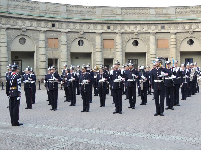 おっ、目の前で止まった！