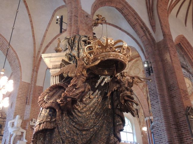 いろんな装飾があります<br /><br />王冠かな