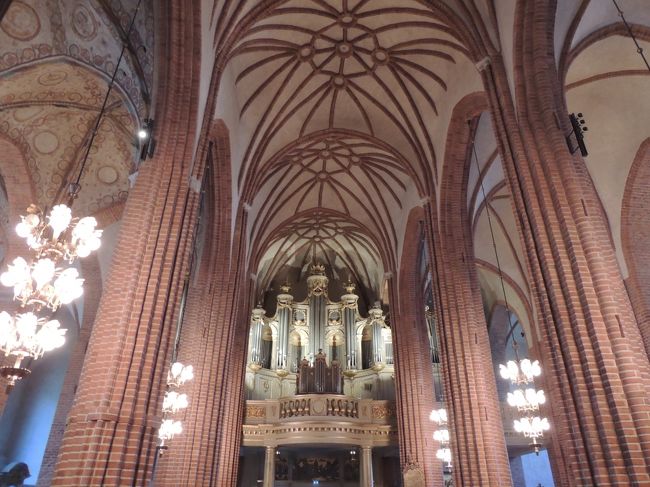 パイプオルガン〜天井<br /><br />すてきです