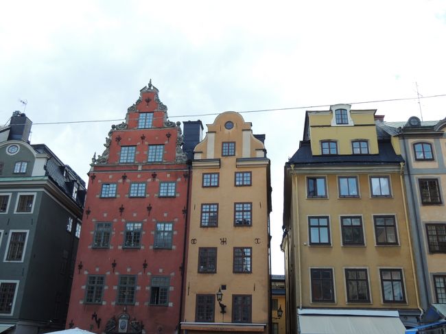 ストールトリエット広場にでました。<br /><br />かわいい建物が並びます。<br /><br />