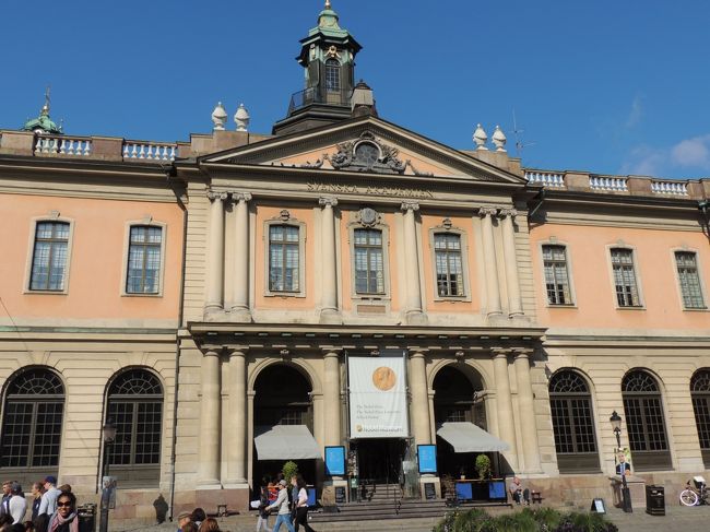 ノーベル博物館にやってきました。<br />12月のノーベル物理学賞等の発表の時に、ストックホルムの映像が映るたびに、懐かしく見ていました(現在2015年1月で旅行から約4ヶ月)