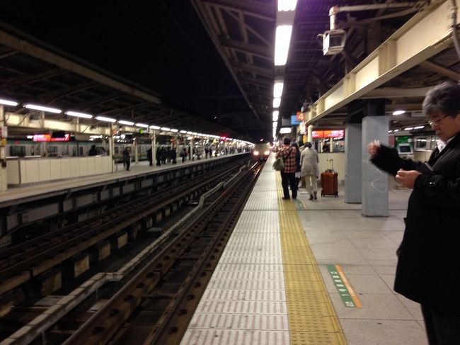 12/4(金)、会社から一度、家に帰って荷物を取って22：10に横浜駅に到着。<br />夕食の時間もなかったので、横浜駅でビールと崎陽軒のシュウマイ、おつまみを購入し、22：20頃プラットフォームに出る。