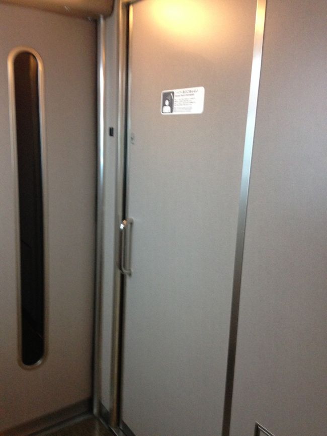 ラウンジの隣にはシャワーがあった。横浜から乗ってしばらくはシャワー待ちの人がいたが、0:30過ぎには待ち列がなくなっていた。