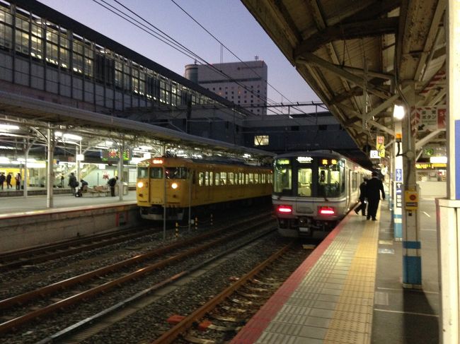 高松行の普通電車。