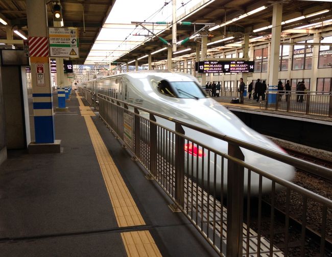 7：26広島で下車。その後、みずほは鹿児島に向けて出発。<br />新幹線や飛行機の始発を使っても、東京から広島着は最も早くて9:30過ぎ。サンライズ利用だったら、前日夜に東京で飲みに行っても、広島で早朝から仕事や遊びができる。寝台列車はまったく合理的な乗り物だ。