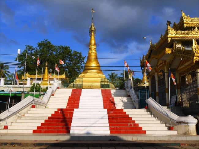 パゴダを一応見学しながらブリーズ・ゲストハウスを目指せどなかなか着かず。