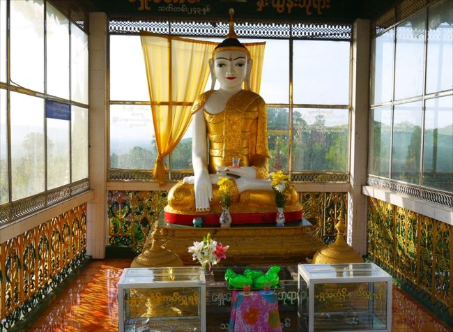 この仏様もおだやかな表情だ。仏師が誰かに似せて作っているのだろうか？