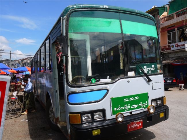 午後からは20km南にあるウィンセントーヤの大寝仏を見に行く。