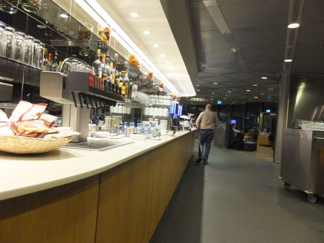 ルフトハンザのビジネスラウンジ内<br />こっそり撮影しました。