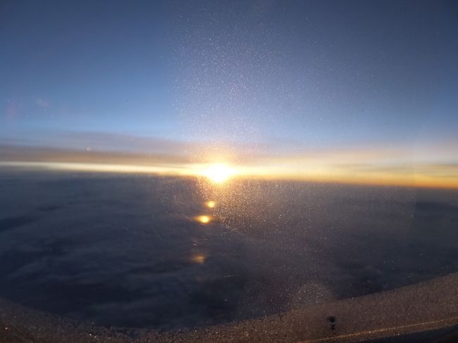 トイレに行ったら、日の出が見えてきた。