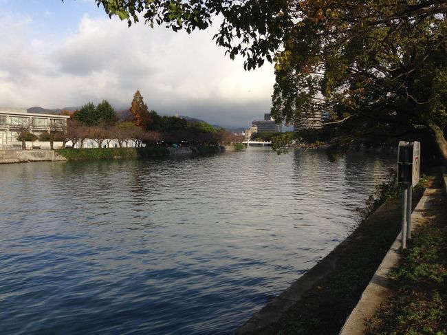 ホテルでスーツに着替えて、荷物を預けて出発。まだ会議まで時間があるので、市内観光。