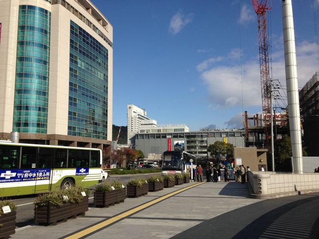 10:30頃、広島駅に到着。なんかオヤジが多いな〜と思ったら、駅前から競輪場行のバスが出ていた。