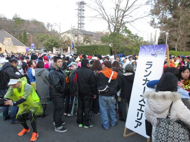 奈良市鴻ノ池陸上競技場<br /><br />スタートブロックに移動します。スタートブロックはランナー専用エリアです。