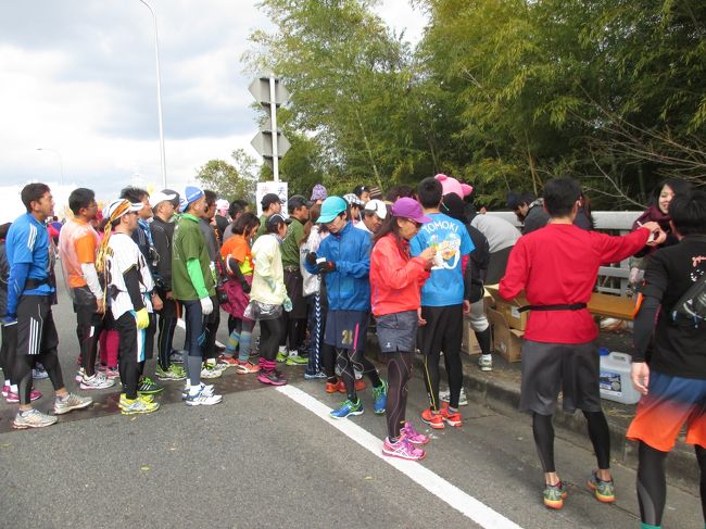 白川大橋手前の私設エイド<br />トン汁がウリです。