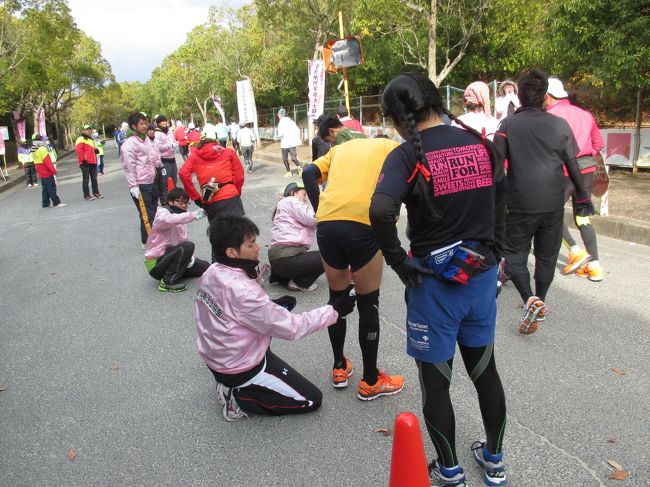 天理高校グラウンド敷地内では<br />医療系学生さんの消炎スプレーのサービスがありました。