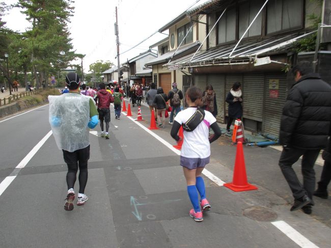 東大寺前から<br />奈良県庁に向けて下ります。