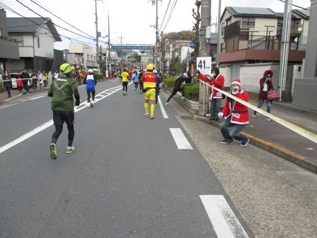 41キロ地点付近<br />このあと鴻ノ池陸上競技場む<br />に向けて１キロほどの上り坂があります。