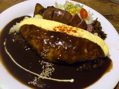 食事をするならやっぱりカレー！
というわけで、「唯我独尊」のオムソーセージカレーを頂きました
大変美味しゅうございました〜