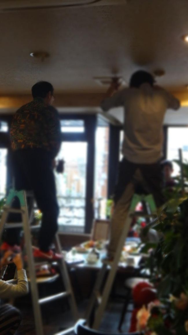 天井に触っています。<br /><br />面白かったで〜す。