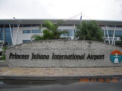 プリンセスジュリアナ国際空港に到着しました