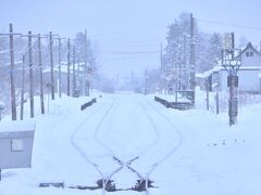 7:46 JR宗谷本線のローカル列車は天塩中川駅に到着です・・・アレ？