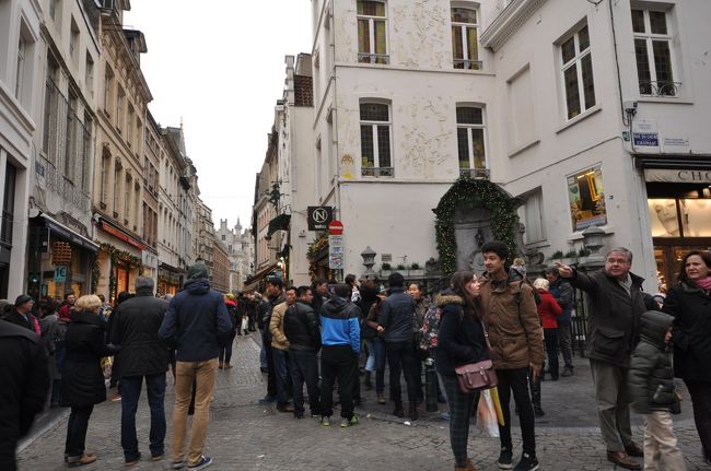 そして小便小僧が居る一角に来た