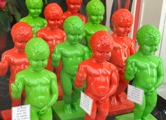 小便小僧をモジッた置物