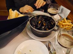 シェ・レオン
一年中美味しいムール貝が食べられる店。特に秋から冬（9月〜12月ころ）が最もおいしいといわれています